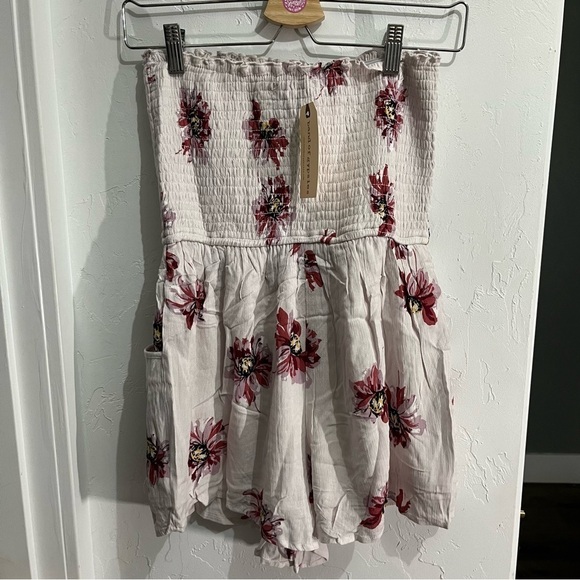 Band of Gypsies Blush Floral Smocked Romper Small - Picture 2 of 13